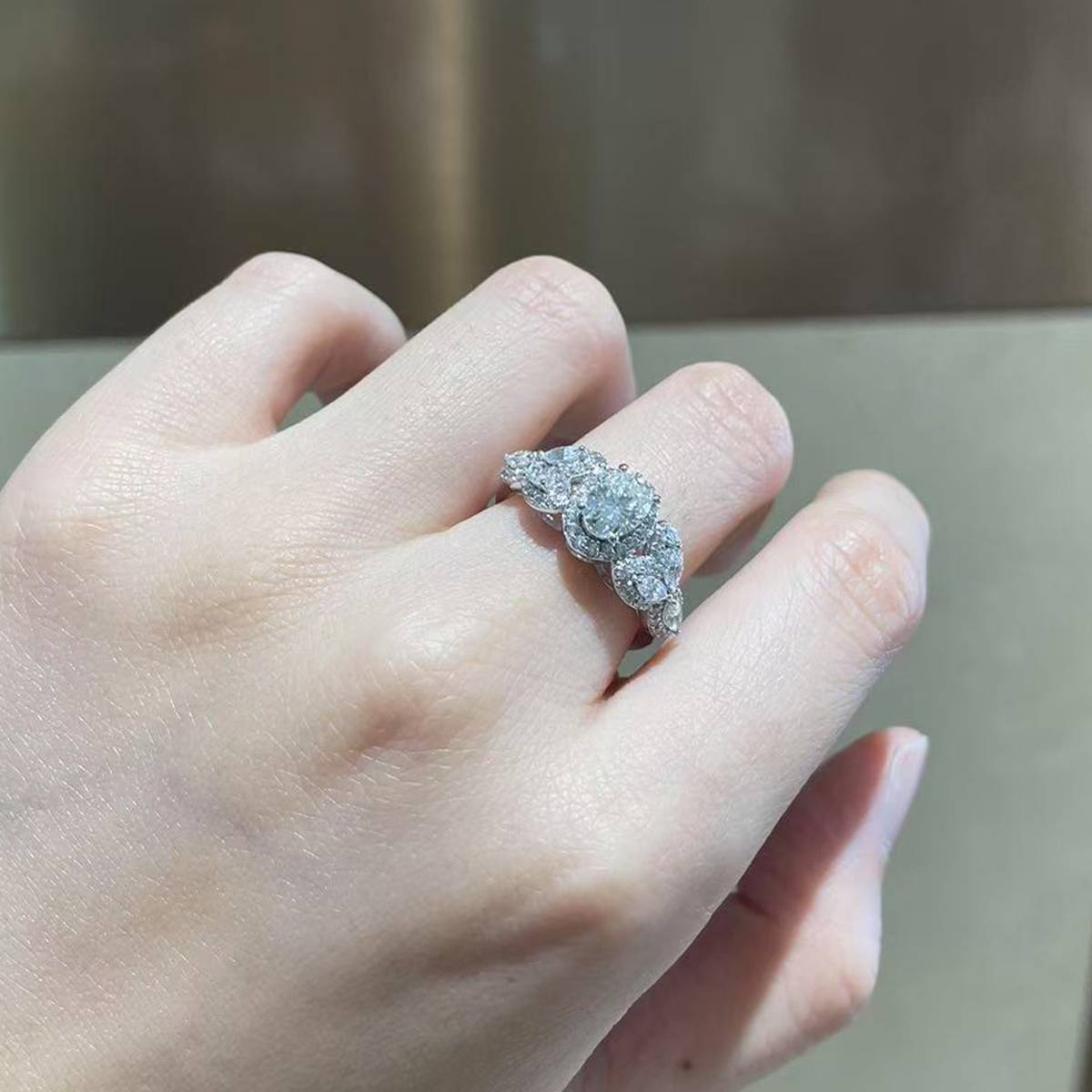 Love Light Luxury Egg shaped Round Bag Women's Ring S925 Silver Plated Platinum Customized Selection Main Stone Moissanite Diamond 1.0ct/Secondary Stone High Carbon Diamond
